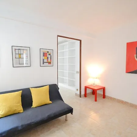 Elliot Apartment