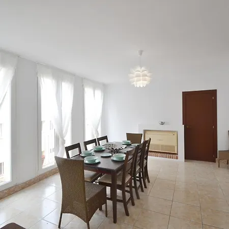 Elliot Apartment